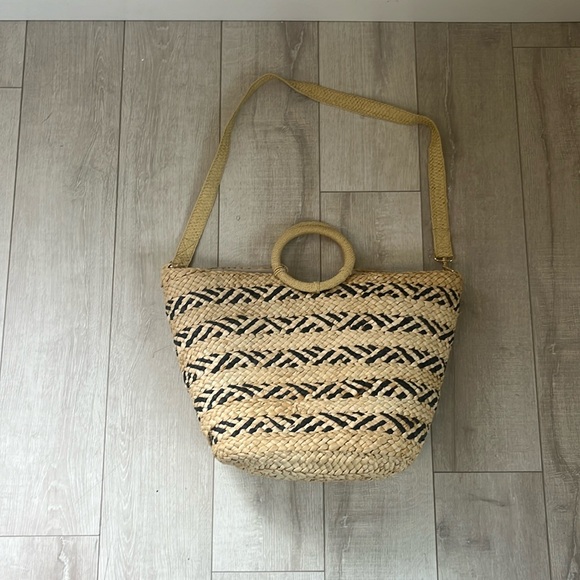 L SPACE TAN DARK BLUE LARGE BEACH TOTE WITH SHOULDER STRAP GOOD USED CONDITION - Picture 1 of 10